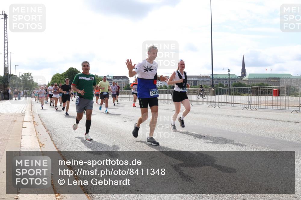 29.06.2025 - hella hamburg halbmarathon Lena Gebhardt http://msf.ph/oto/8411348 29.06.2025 10:17:08 Lombardsbrücke 17741, 2225, 1083, 1117, 1137, 1240, 1298, 1331, 1348, 1356, 1403, 1477, 1553, 1602, 2225, 2860, 2908, 3088, 3176, 3210, 3450, 3464, 3466, 3622, 3802, 3803, 5023, 5036, 5037, 5390, 5929, 5930, 5995, 6126, 6128, 6328, 6520, 6522, 6742, 6941, 6948, 7011, 7114, 7115, 7257, 7345, 7360, 7376, 7410, 7445, 7647, 7924, 7928, 7945, 8210, 8253, 8263, 8309, 8433, 8513, 8558, 8619, 8983, 9091, 9152, 9208, 9259, 9332, 9492, 9676, 10232 meine-sportfotos.de
