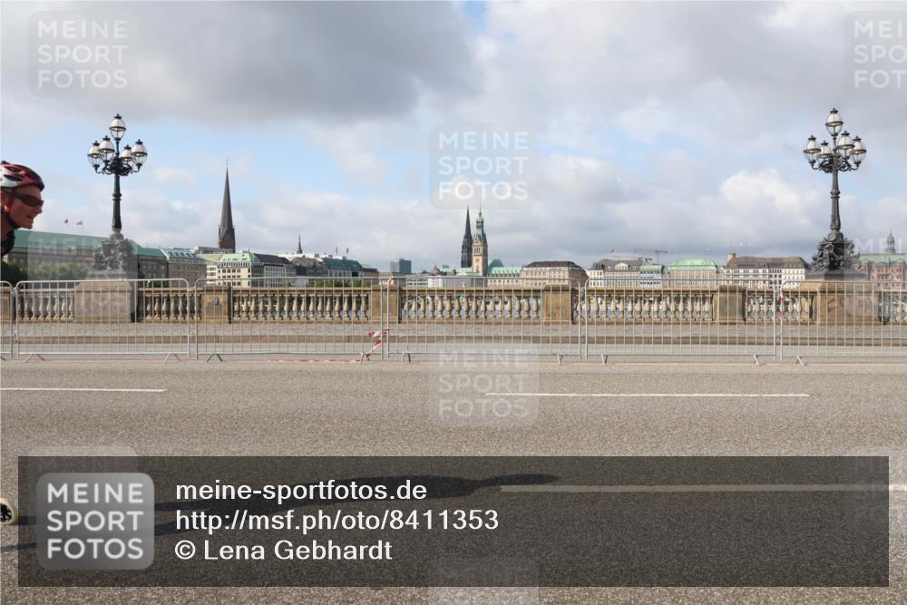 29.06.2025 - hella hamburg halbmarathon Lena Gebhardt http://msf.ph/oto/8411353 29.06.2025 08:55:27 Lombardsbrücke  meine-sportfotos.de