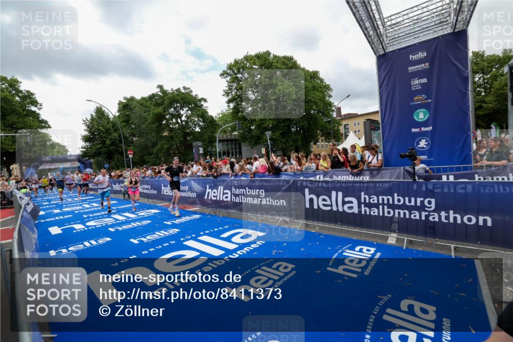 29.06.2025 - hella hamburg halbmarathon Zöllner http://msf.ph/oto/8411373 29.06.2025 10:45:54 Ziel 3477, 4345, 4854, 6290, 6532, 7385, 10792, 11821, 13975, 14374, 14911, 15149, 16624, 17835, 18185 meine-sportfotos.de