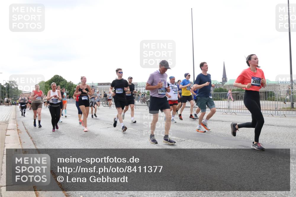 29.06.2025 - hella hamburg halbmarathon Lena Gebhardt http://msf.ph/oto/8411377 29.06.2025 10:51:07 Lombardsbrücke 14010, 1464, 8200, 15250, 16727, 10636, 17295, 4961, 2859, 1129, 1203, 1208, 1404, 1478, 1617, 1930, 2200, 2202, 2358, 2380, 2859, 3184, 3229, 3647, 3838, 3934, 4156, 4642, 4652, 4695, 4713, 4771, 4848, 4920, 5286, 5289, 5357, 5530, 6178, 6961, 7012, 7133, 7141, 7161, 7770, 7771, 7825, 7938, 8040, 8200, 8410, 8672, 8779, 8833, 8986, 9096, 9166, 9167, 9168, 9763, 9933, 10029, 10437, 10552, 10614, 10636, 11034, 11052, 11252, 11575, 11577, 12392, 12393, 14534 meine-sportfotos.de