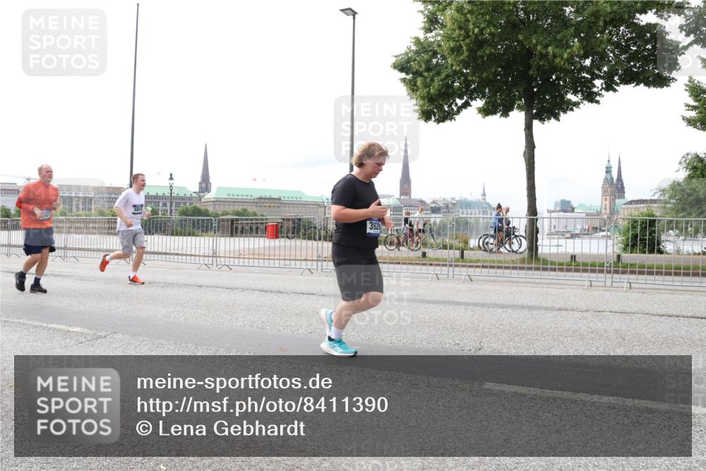 29.06.2025 - hella hamburg halbmarathon Lena Gebhardt http://msf.ph/oto/8411390 29.06.2025 10:25:24 Lombardsbrücke 327, 5814, 3420, 1093, 1305, 1627, 1740, 2000, 2278, 3343, 3920, 3961, 3963, 5028, 5564, 5814, 6869, 7778, 8083, 8962, 9573, 9811, 9927, 10845, 10846, 11157, 11400, 11662, 11921, 13510, 13653, 13842, 14086, 14649, 14936, 15016, 15119, 15153, 15283, 15679, 15942, 16421, 16422, 17185, 17954, 18194, 18198 meine-sportfotos.de