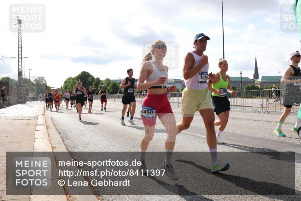 29.06.2025 - hella hamburg halbmarathon Lena Gebhardt http://msf.ph/oto/8411397 29.06.2025 09:50:21 Lombardsbrücke 2826, 8450, 1525, 398, 66666, 1209, 1358, 1615, 1675, 1688, 1697, 1700, 1800, 1803, 1882, 2415, 2568, 2675, 2719, 2826, 3332, 3530, 4205, 4229, 4380, 4398, 4528, 4823, 5248, 5409, 5436, 5472, 5508, 5745, 5791, 5803, 6123, 6458, 6529, 6649, 6682, 6704, 7026, 7495, 7774, 8450, 8629, 8925, 8958, 9017, 9116, 9294, 9302, 9365, 9711, 9979, 10218, 10894, 10922, 11281, 11379, 11767, 12292, 12327, 12540, 12554, 12895, 13457, 13725, 14560 meine-sportfotos.de