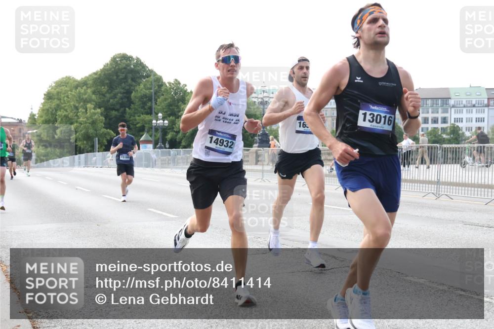 29.06.2025 - hella hamburg halbmarathon Lena Gebhardt http://msf.ph/oto/8411414 29.06.2025 09:39:20 Lombardsbrücke 15166, 16, 13016, 14932, 4524, 6699, 13016, 14188, 14932, 15166, 16529, 16548, 18694, 18848, 19072 meine-sportfotos.de