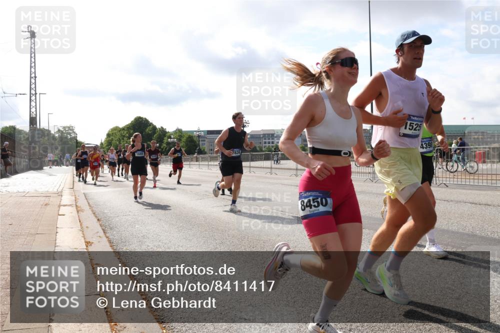 29.06.2025 - hella hamburg halbmarathon Lena Gebhardt http://msf.ph/oto/8411417 29.06.2025 09:50:21 Lombardsbrücke 1688, 6449, 2826, 8450, 1525, 4398, 1209, 1358, 1615, 1675, 1688, 1697, 1700, 1800, 1803, 1882, 2415, 2568, 2675, 2719, 2826, 3332, 3530, 4205, 4229, 4380, 4398, 4528, 4823, 5248, 5409, 5436, 5472, 5508, 5745, 5791, 5803, 6123, 6458, 6529, 6649, 6682, 6704, 7026, 7495, 7774, 8450, 8629, 8925, 8958, 9017, 9116, 9294, 9302, 9365, 9711, 9979, 10218, 10894, 10922, 11281, 11379, 11767, 12292, 12327, 12540, 12554, 12895, 13457, 13725, 14560 meine-sportfotos.de