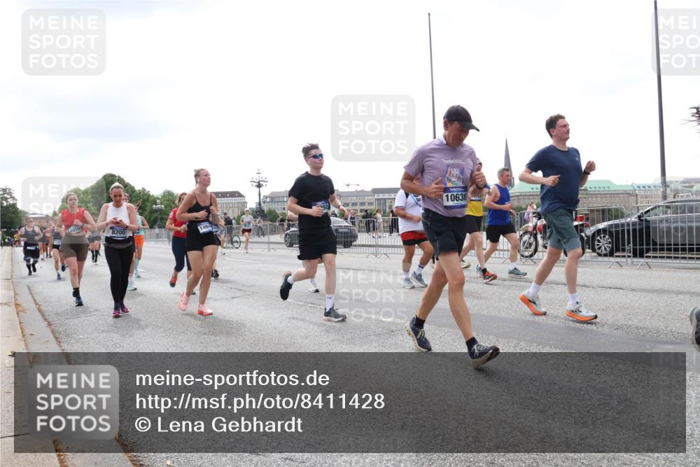 29.06.2025 - hella hamburg halbmarathon Lena Gebhardt http://msf.ph/oto/8411428 29.06.2025 10:51:08 Lombardsbrücke 14010, 8200, 10636, 00, 1464, 1129, 1203, 1208, 1404, 1478, 1617, 1930, 2200, 2202, 2358, 2380, 2484, 2485, 2859, 3184, 3229, 3647, 3838, 3934, 4156, 4652, 4695, 4713, 4771, 4848, 4920, 5286, 5289, 5357, 5530, 6178, 6961, 7012, 7133, 7141, 7161, 7770, 7771, 7825, 7938, 8040, 8200, 8410, 8672, 8779, 8833, 8986, 9096, 9166, 9167, 9168, 9582, 9583, 9763, 9933, 10029, 10437, 10552, 10614, 10636, 11034, 11052, 11252, 11575, 11577, 12392, 12393, 14534 meine-sportfotos.de