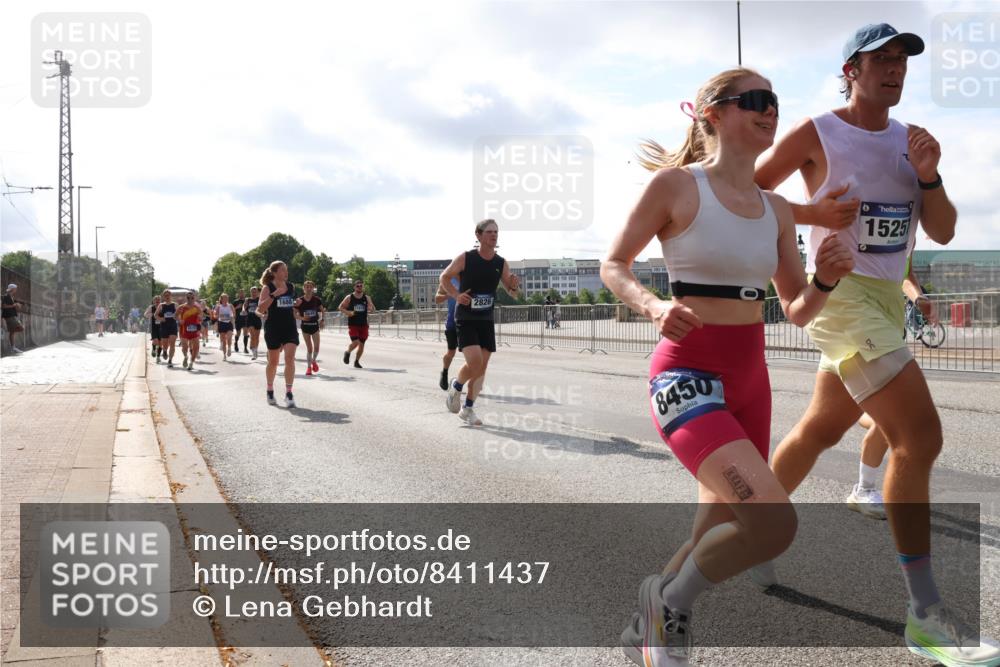 29.06.2025 - hella hamburg halbmarathon Lena Gebhardt http://msf.ph/oto/8411437 29.06.2025 09:50:21 Lombardsbrücke 1688, 6643, 2826, 8450, 0, 1525, 1209, 1358, 1615, 1675, 1688, 1697, 1700, 1800, 1803, 1882, 2415, 2568, 2675, 2719, 2826, 3332, 3530, 4205, 4229, 4380, 4398, 4528, 4823, 5248, 5409, 5436, 5472, 5508, 5745, 5791, 5803, 6123, 6458, 6529, 6649, 6682, 6704, 7026, 7495, 7774, 8450, 8629, 8925, 8958, 9017, 9116, 9294, 9302, 9365, 9711, 9979, 10218, 10894, 10922, 11281, 11379, 11767, 12292, 12327, 12540, 12554, 12895, 13457, 13725, 14560 meine-sportfotos.de
