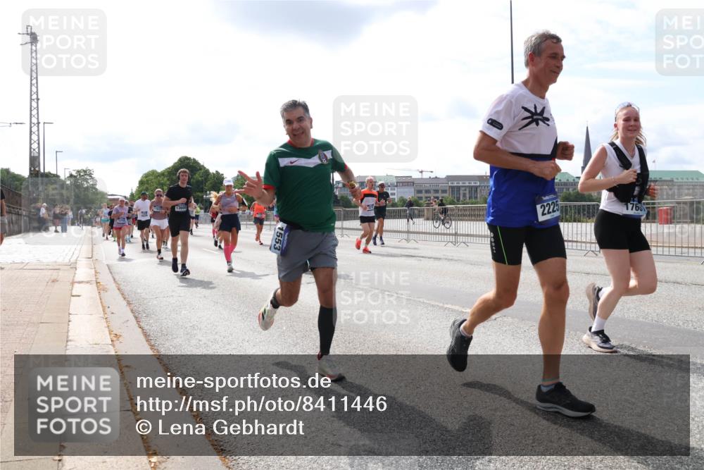 29.06.2025 - hella hamburg halbmarathon Lena Gebhardt http://msf.ph/oto/8411446 29.06.2025 10:17:08 Lombardsbrücke 1553, 2225, 1766, 1083, 1117, 1137, 1240, 1298, 1331, 1348, 1356, 1403, 1477, 1553, 1602, 2225, 2860, 2908, 3088, 3176, 3210, 3450, 3464, 3466, 3622, 3802, 3803, 5023, 5036, 5037, 5390, 5929, 5930, 5995, 6126, 6128, 6328, 6520, 6522, 6742, 6941, 6948, 7011, 7114, 7115, 7257, 7345, 7360, 7376, 7410, 7445, 7647, 7924, 7928, 7945, 8210, 8253, 8263, 8309, 8433, 8513, 8558, 8619, 8983, 9091, 9152, 9208, 9259, 9332, 9492, 9676, 10232 meine-sportfotos.de