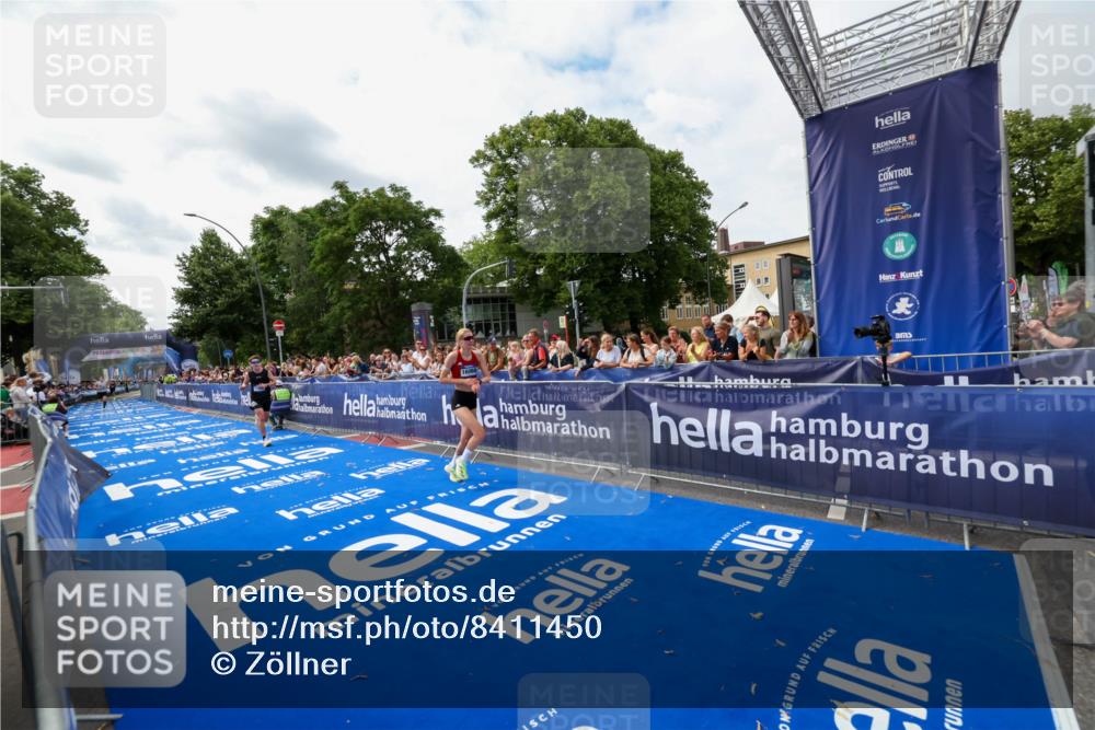 29.06.2025 - hella hamburg halbmarathon Zöllner http://msf.ph/oto/8411450 29.06.2025 10:22:08 Ziel 16068, 17886, 18693 meine-sportfotos.de