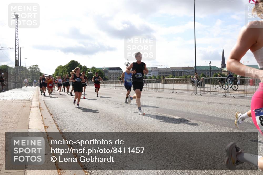 29.06.2025 - hella hamburg halbmarathon Lena Gebhardt http://msf.ph/oto/8411457 29.06.2025 09:50:21 Lombardsbrücke 1688, 10218, 2826, 1209, 1358, 1615, 1675, 1688, 1697, 1700, 1800, 1803, 1882, 2415, 2568, 2675, 2719, 2826, 3332, 3530, 4205, 4229, 4380, 4398, 4528, 4823, 5248, 5409, 5436, 5472, 5508, 5745, 5791, 5803, 6123, 6458, 6529, 6649, 6682, 6704, 7026, 7495, 7774, 8450, 8629, 8925, 8958, 9017, 9116, 9294, 9302, 9365, 9711, 9979, 10218, 10894, 10922, 11281, 11379, 11767, 12292, 12327, 12540, 12554, 12895, 13457, 13725, 14560 meine-sportfotos.de