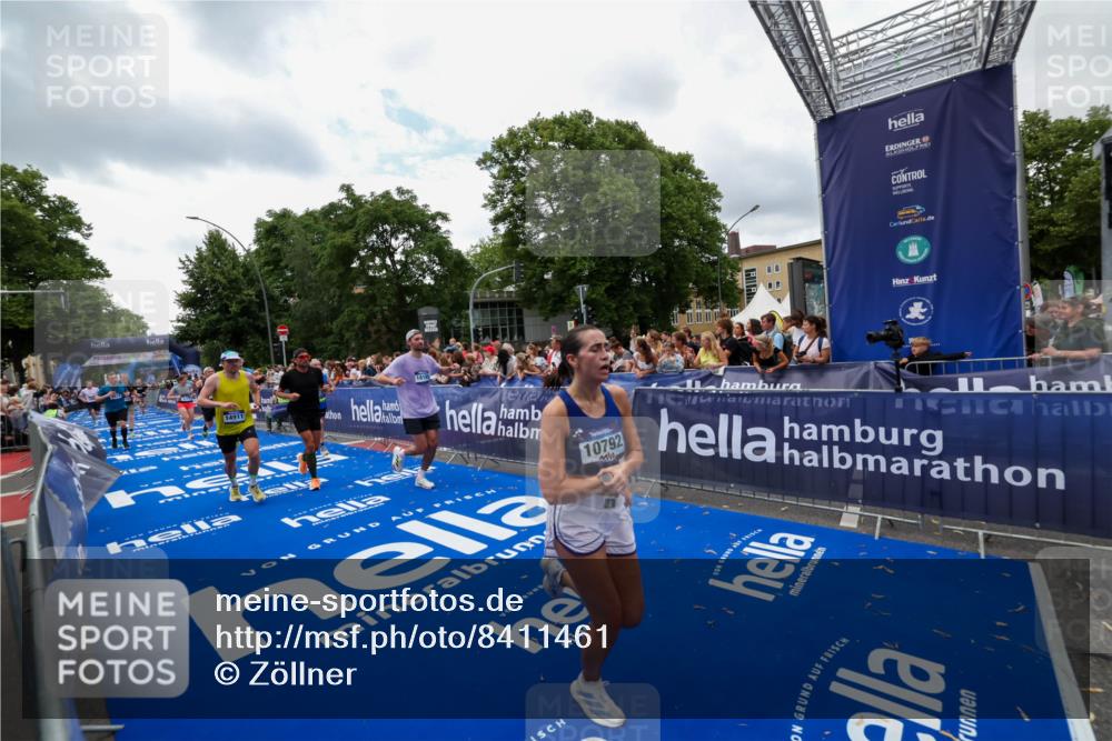 29.06.2025 - hella hamburg halbmarathon Zöllner http://msf.ph/oto/8411461 29.06.2025 10:46:00 Ziel 2189, 3477, 4277, 6532, 8269, 8577, 8871, 10792, 11821, 12084, 14462, 14911, 15149, 17008, 18185, 19116 meine-sportfotos.de