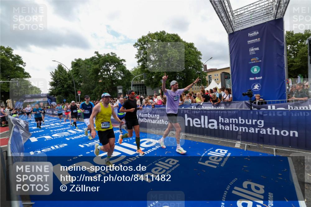29.06.2025 - hella hamburg halbmarathon Zöllner http://msf.ph/oto/8411482 29.06.2025 10:46:01 Ziel 2189, 4277, 5648, 6532, 8269, 8577, 8871, 10792, 11821, 11936, 12084, 14462, 14911, 15149, 17008, 18081, 18185, 19116 meine-sportfotos.de