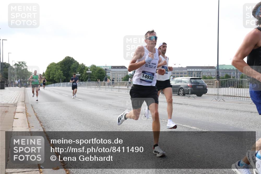 29.06.2025 - hella hamburg halbmarathon Lena Gebhardt http://msf.ph/oto/8411490 29.06.2025 09:39:21 Lombardsbrücke 14932, 29, 4524, 6699, 13016, 14188, 14932, 15166, 16529, 16548, 18694, 18848, 19072 meine-sportfotos.de