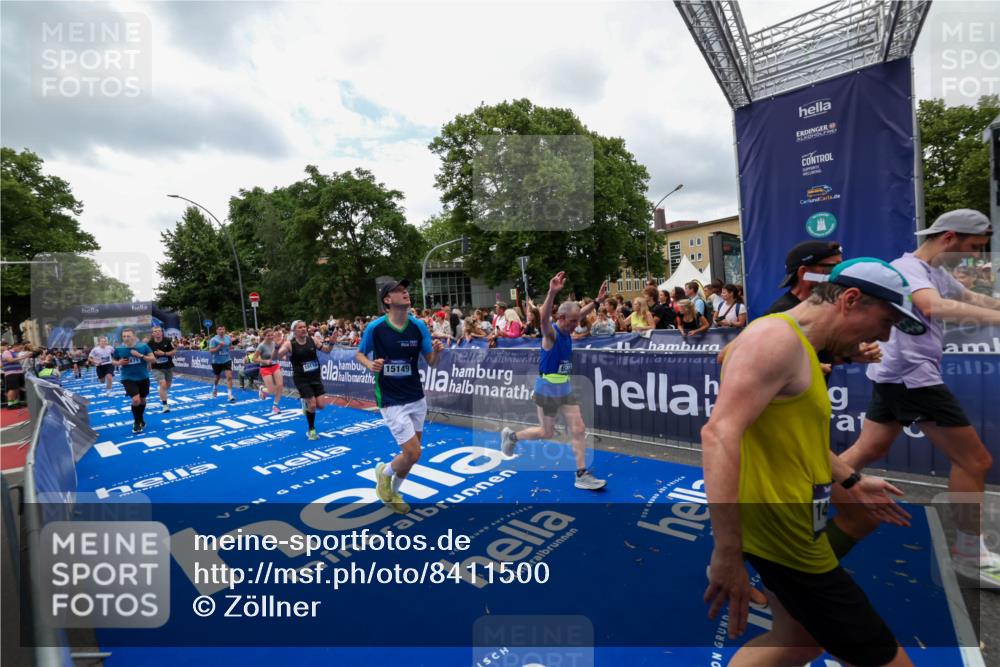 29.06.2025 - hella hamburg halbmarathon Zöllner http://msf.ph/oto/8411500 29.06.2025 10:46:02 Ziel 2189, 4277, 5648, 6532, 8269, 8577, 8871, 11936, 12084, 12269, 14462, 14911, 15149, 17008, 18081, 18185, 19116 meine-sportfotos.de