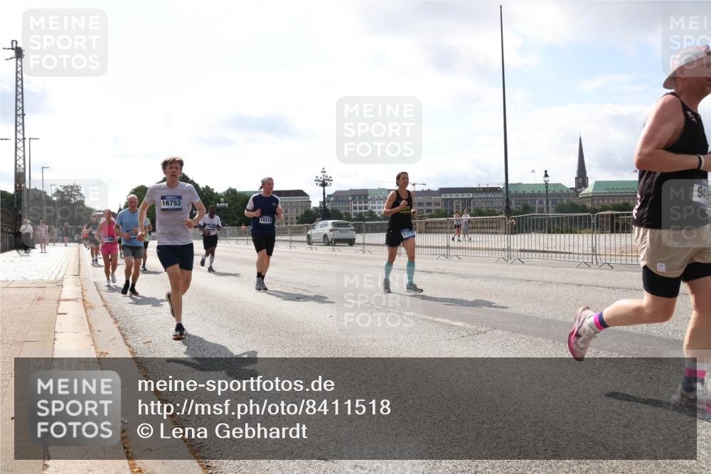 29.06.2025 - hella hamburg halbmarathon Lena Gebhardt http://msf.ph/oto/8411518 29.06.2025 10:04:32 Lombardsbrücke 16753, 10213, 94, 1213, 1316, 1347, 1377, 1674, 2011, 2463, 2628, 2698, 2852, 2979, 3994, 4146, 4293, 4538, 4587, 5058, 5354, 5365, 5869, 5976, 6142, 6311, 6706, 6709, 7017, 8049, 8177, 8217, 9489, 9526, 10100, 10213, 10709, 10756, 10834, 10962, 11511, 11582, 12004, 12005, 12125, 12924, 12998, 13533, 13625, 14340, 14436, 14917, 15525, 15532, 15678, 16099, 16128, 16145, 16357, 16753, 16989, 16995, 17071, 17113, 17434, 17437, 17814 meine-sportfotos.de