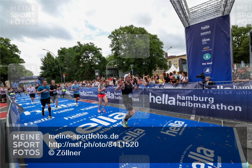29.06.2025 - hella hamburg halbmarathon Zöllner http://msf.ph/oto/8411520 29.06.2025 10:46:03 Ziel 2189, 4277, 5648, 6460, 6532, 8269, 8577, 8871, 11936, 12084, 12269, 14462, 14804, 15149, 17008, 18081, 19116 meine-sportfotos.de