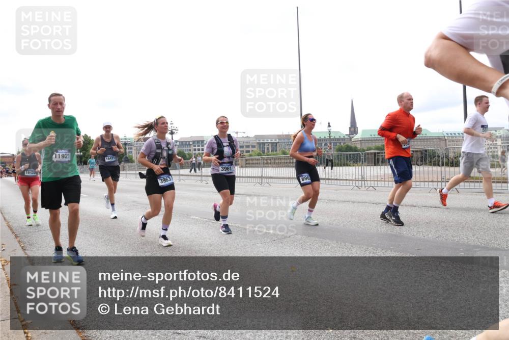 29.06.2025 - hella hamburg halbmarathon Lena Gebhardt http://msf.ph/oto/8411524 29.06.2025 10:25:25 Lombardsbrücke 16422, 11921, 16421, 3963, 3961, 896, 1093, 1305, 1627, 1740, 2000, 2278, 3343, 3920, 3961, 3963, 5028, 5564, 5814, 6869, 7778, 8083, 8962, 9573, 9811, 9927, 10845, 10846, 11157, 11400, 11662, 11921, 13510, 13653, 13842, 14086, 14649, 14936, 15016, 15119, 15153, 15283, 15679, 15942, 16289, 16381, 16421, 16422, 17185, 17954 meine-sportfotos.de