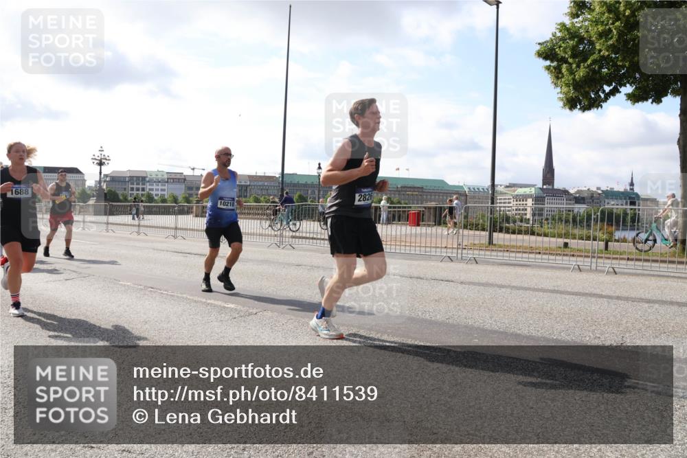 29.06.2025 - hella hamburg halbmarathon Lena Gebhardt http://msf.ph/oto/8411539 29.06.2025 09:50:22 Lombardsbrücke 1688, 10218, 2826, 1209, 1358, 1615, 1675, 1688, 1697, 1700, 1800, 1803, 1882, 2415, 2568, 2675, 2719, 2826, 3332, 3530, 4205, 4229, 4380, 4398, 4528, 4823, 5248, 5409, 5436, 5472, 5508, 5745, 5791, 5803, 6123, 6458, 6529, 6649, 6682, 6704, 7026, 7495, 7774, 8450, 8629, 8925, 8958, 9017, 9116, 9294, 9302, 9365, 9711, 9979, 10218, 10894, 10922, 11281, 11379, 11767, 12292, 12327, 12540, 12554, 12895, 13457, 13725, 14560 meine-sportfotos.de