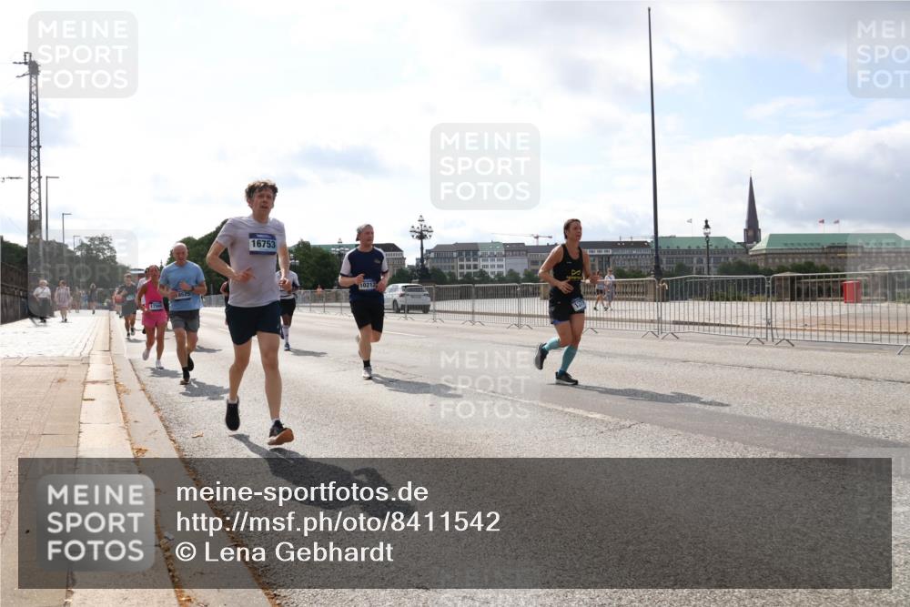 29.06.2025 - hella hamburg halbmarathon Lena Gebhardt http://msf.ph/oto/8411542 29.06.2025 10:04:32 Lombardsbrücke 18525, 16753, 10213, 1213, 1316, 1347, 1377, 1674, 2011, 2463, 2628, 2698, 2852, 2979, 3994, 4146, 4293, 4538, 4587, 5058, 5354, 5365, 5869, 5976, 6142, 6311, 6706, 6709, 7017, 8049, 8177, 8217, 9489, 9526, 10100, 10213, 10709, 10756, 10834, 10962, 11511, 11582, 12004, 12005, 12125, 12924, 12998, 13533, 13625, 14340, 14436, 14917, 15525, 15532, 15678, 16099, 16128, 16145, 16357, 16753, 16989, 16995, 17071, 17113, 17434, 17437, 17814 meine-sportfotos.de