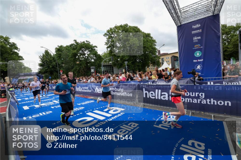 29.06.2025 - hella hamburg halbmarathon Zöllner http://msf.ph/oto/8411544 29.06.2025 10:46:04 Ziel 2189, 4277, 5648, 6460, 8269, 8577, 8871, 9585, 11936, 12084, 12269, 13630, 14462, 14804, 17008, 18081, 19116 meine-sportfotos.de