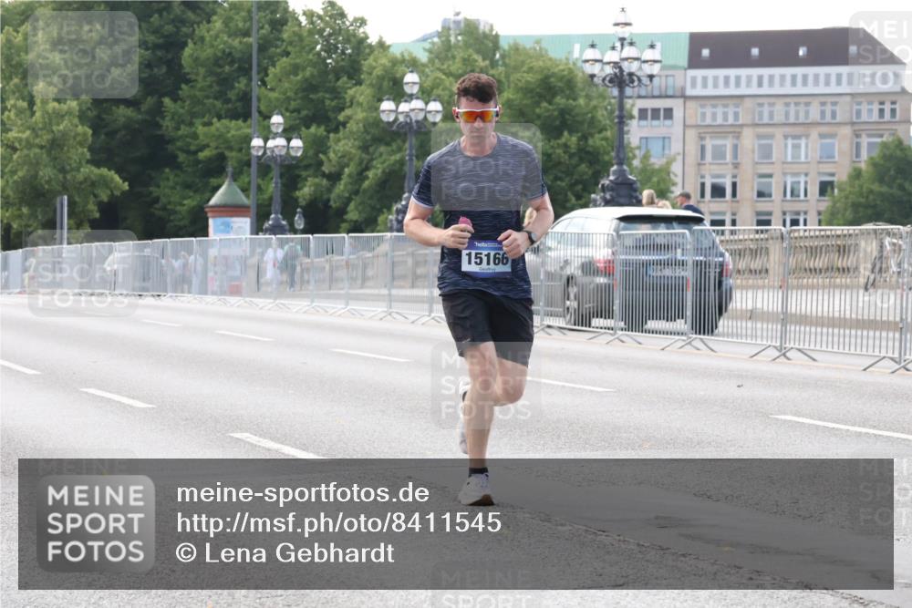 29.06.2025 - hella hamburg halbmarathon Lena Gebhardt http://msf.ph/oto/8411545 29.06.2025 09:39:22 Lombardsbrücke 15166, 4524, 6699, 13016, 14188, 14932, 15166, 16529, 16548, 18694, 18848, 19072 meine-sportfotos.de