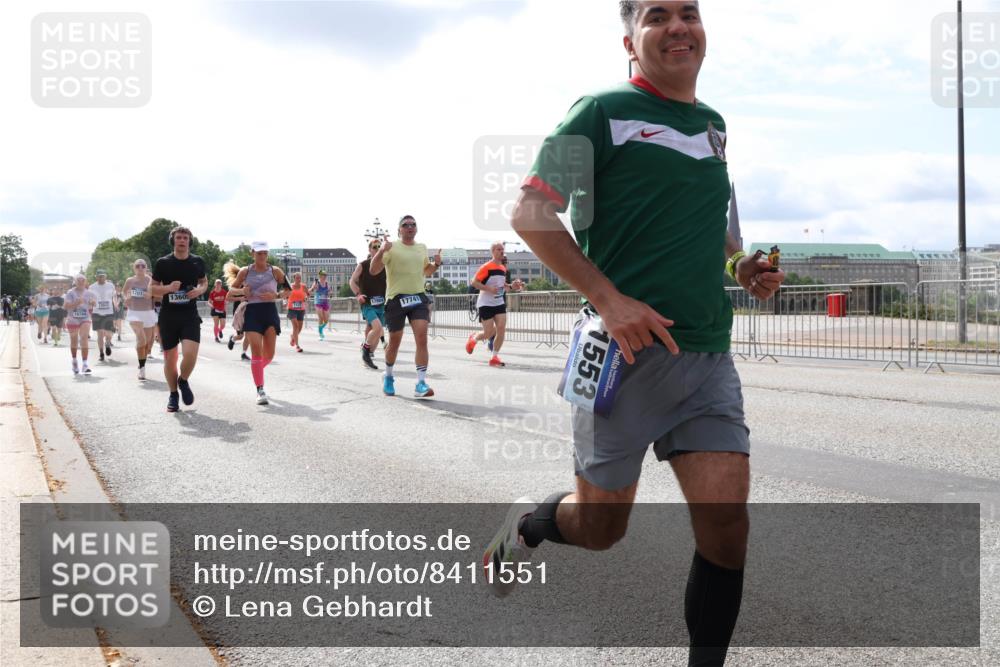 29.06.2025 - hella hamburg halbmarathon Lena Gebhardt http://msf.ph/oto/8411551 29.06.2025 10:17:09 Lombardsbrücke 1553, 1083, 1117, 1137, 1240, 1298, 1331, 1348, 1356, 1403, 1477, 1553, 1602, 2225, 2860, 2908, 3088, 3176, 3210, 3450, 3464, 3466, 3622, 3802, 3803, 5023, 5036, 5037, 5390, 5929, 5930, 5995, 6126, 6128, 6328, 6520, 6522, 6742, 6941, 6948, 7011, 7114, 7115, 7257, 7345, 7360, 7376, 7410, 7445, 7647, 7924, 7928, 7945, 8210, 8253, 8263, 8309, 8433, 8513, 8558, 8619, 8895, 8983, 9091, 9152, 9208, 9259, 9332, 9492, 9676 meine-sportfotos.de