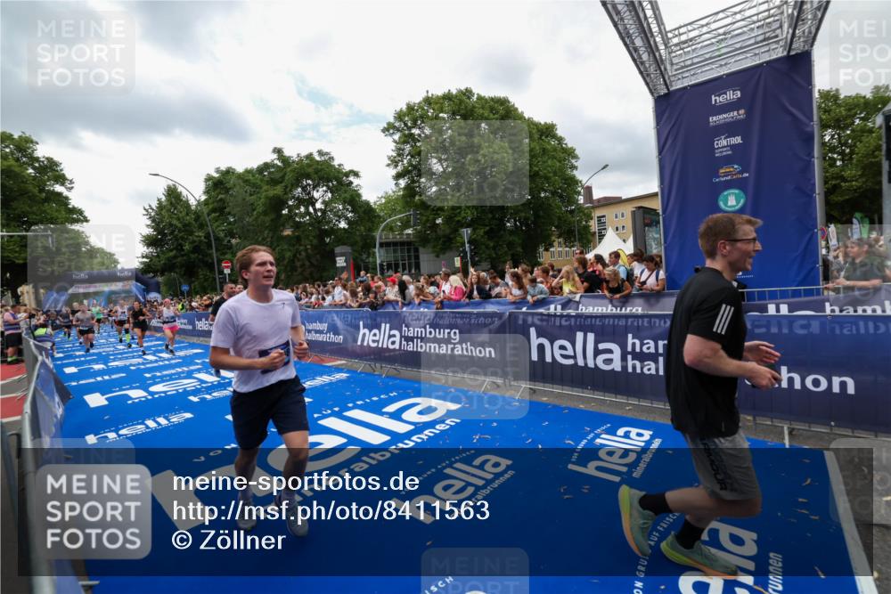 29.06.2025 - hella hamburg halbmarathon Zöllner http://msf.ph/oto/8411563 29.06.2025 10:46:05 Ziel 2189, 5648, 6460, 8269, 8577, 8871, 9585, 11936, 12084, 12269, 13630, 14462, 14804, 17008, 18081 meine-sportfotos.de