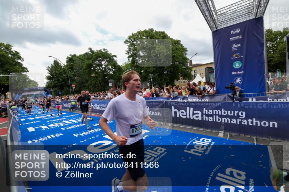 29.06.2025 - hella hamburg halbmarathon Zöllner http://msf.ph/oto/8411566 29.06.2025 10:46:06 Ziel 2189, 5648, 6460, 8269, 9585, 11936, 12084, 12269, 13630, 14462, 14804, 17008, 18081, 18702 meine-sportfotos.de