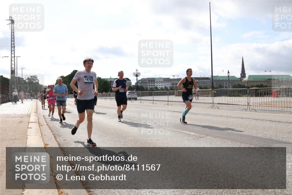 29.06.2025 - hella hamburg halbmarathon Lena Gebhardt http://msf.ph/oto/8411567 29.06.2025 10:04:32 Lombardsbrücke 17565, 16753, 10213, 1213, 1316, 1347, 1377, 1674, 2011, 2463, 2628, 2698, 2852, 2979, 3994, 4146, 4293, 4538, 4587, 5058, 5354, 5365, 5869, 5976, 6142, 6311, 6706, 6709, 7017, 8049, 8177, 8217, 9489, 9526, 10100, 10213, 10709, 10756, 10834, 10962, 11511, 11582, 12004, 12005, 12125, 12924, 12998, 13533, 13625, 14340, 14436, 14917, 15525, 15532, 15678, 16099, 16128, 16145, 16357, 16753, 16989, 16995, 17071, 17113, 17434, 17437, 17814 meine-sportfotos.de