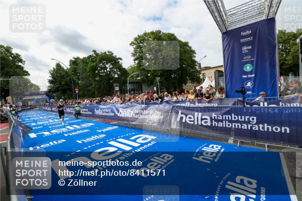 29.06.2025 - hella hamburg halbmarathon Zöllner http://msf.ph/oto/8411571 29.06.2025 10:22:18 Ziel 10650 meine-sportfotos.de