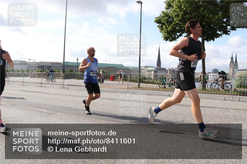 29.06.2025 - hella hamburg halbmarathon Lena Gebhardt http://msf.ph/oto/8411601 29.06.2025 09:50:23 Lombardsbrücke 10218, 105, 282, 1209, 1358, 1615, 1675, 1688, 1697, 1700, 1800, 1803, 1882, 2415, 2568, 2675, 2719, 2826, 3332, 3530, 4205, 4229, 4380, 4398, 4823, 5248, 5409, 5436, 5472, 5508, 5745, 5791, 5803, 6123, 6458, 6529, 6649, 6682, 6704, 7026, 7495, 7774, 8450, 8629, 8925, 8958, 9017, 9116, 9294, 9302, 9365, 9711, 9979, 10218, 10894, 10922, 11281, 11379, 11767, 12292, 12327, 12540, 12554, 12895, 13457, 13725, 14560 meine-sportfotos.de