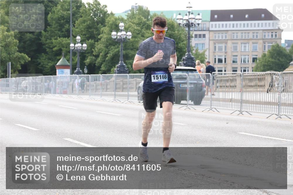 29.06.2025 - hella hamburg halbmarathon Lena Gebhardt http://msf.ph/oto/8411605 29.06.2025 09:39:22 Lombardsbrücke 15166, 4524, 6699, 13016, 14188, 14932, 15166, 16529, 16548, 18694, 18848, 19072 meine-sportfotos.de
