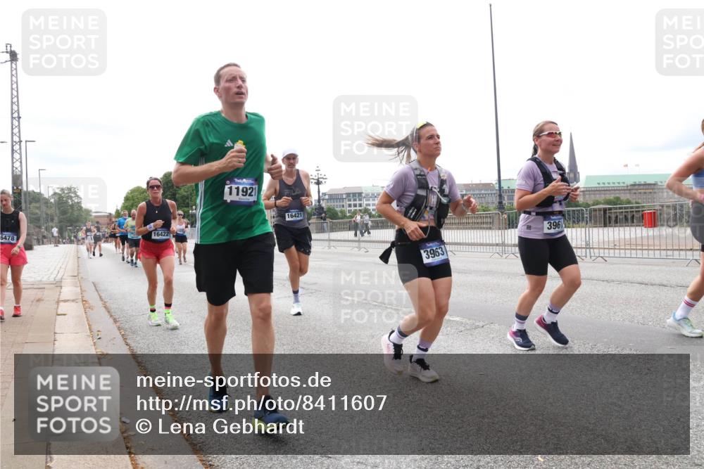 29.06.2025 - hella hamburg halbmarathon Lena Gebhardt http://msf.ph/oto/8411607 29.06.2025 10:25:26 Lombardsbrücke 6478, 16422, 11921, 16421, 3963, 396, 1093, 1305, 1481, 1627, 1740, 2000, 2278, 3343, 3920, 3961, 3963, 5028, 5564, 5814, 6869, 7778, 8083, 8881, 8962, 9573, 9811, 9927, 10845, 10846, 11157, 11400, 11662, 11921, 13510, 13653, 13842, 14086, 14649, 14936, 15016, 15119, 15153, 15283, 15679, 16289, 16381, 16421, 16422, 17185, 17954 meine-sportfotos.de