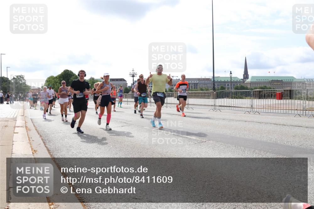 29.06.2025 - hella hamburg halbmarathon Lena Gebhardt http://msf.ph/oto/8411609 29.06.2025 10:17:09 Lombardsbrücke 16704, 13605, 17741, 1083, 1117, 1137, 1240, 1298, 1331, 1348, 1356, 1403, 1477, 1553, 1602, 2225, 2860, 2908, 3088, 3176, 3210, 3450, 3464, 3466, 3622, 3802, 3803, 5023, 5036, 5037, 5390, 5929, 5930, 5995, 6126, 6128, 6328, 6520, 6522, 6742, 6941, 6948, 7011, 7114, 7115, 7257, 7345, 7360, 7376, 7410, 7445, 7647, 7924, 7928, 7945, 8210, 8253, 8263, 8309, 8433, 8513, 8558, 8619, 8895, 8983, 9091, 9152, 9208, 9259, 9332, 9492, 9676 meine-sportfotos.de
