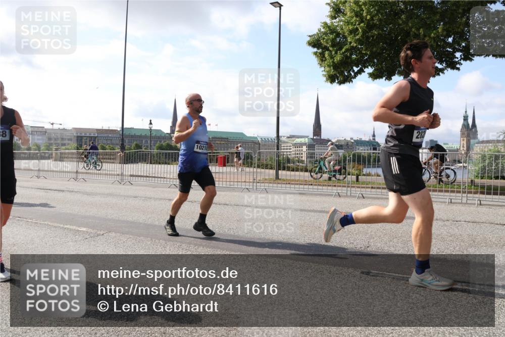 29.06.2025 - hella hamburg halbmarathon Lena Gebhardt http://msf.ph/oto/8411616 29.06.2025 09:50:23 Lombardsbrücke 8, 10218, 99999, 282, 1209, 1358, 1615, 1675, 1688, 1697, 1700, 1800, 1803, 1882, 2415, 2568, 2675, 2719, 2826, 3332, 3530, 4205, 4229, 4380, 4398, 4823, 5248, 5409, 5436, 5472, 5508, 5745, 5791, 5803, 6123, 6458, 6529, 6649, 6682, 6704, 7026, 7495, 7774, 8450, 8629, 8925, 8958, 9017, 9116, 9294, 9302, 9365, 9711, 9979, 10218, 10894, 10922, 11281, 11379, 11767, 12292, 12327, 12540, 12554, 12895, 13457, 13725, 14560 meine-sportfotos.de