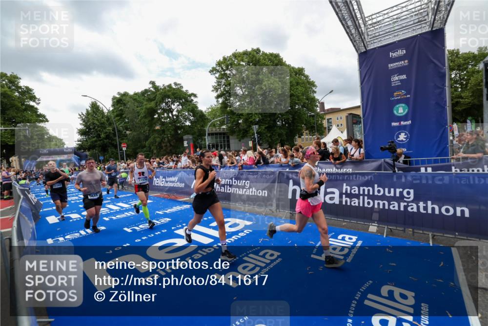 29.06.2025 - hella hamburg halbmarathon Zöllner http://msf.ph/oto/8411617 29.06.2025 10:46:08 Ziel 2189, 2707, 5648, 6460, 7961, 8269, 9585, 11125, 11936, 12269, 13630, 14462, 14804, 16136, 16466, 16475, 18081, 18702 meine-sportfotos.de