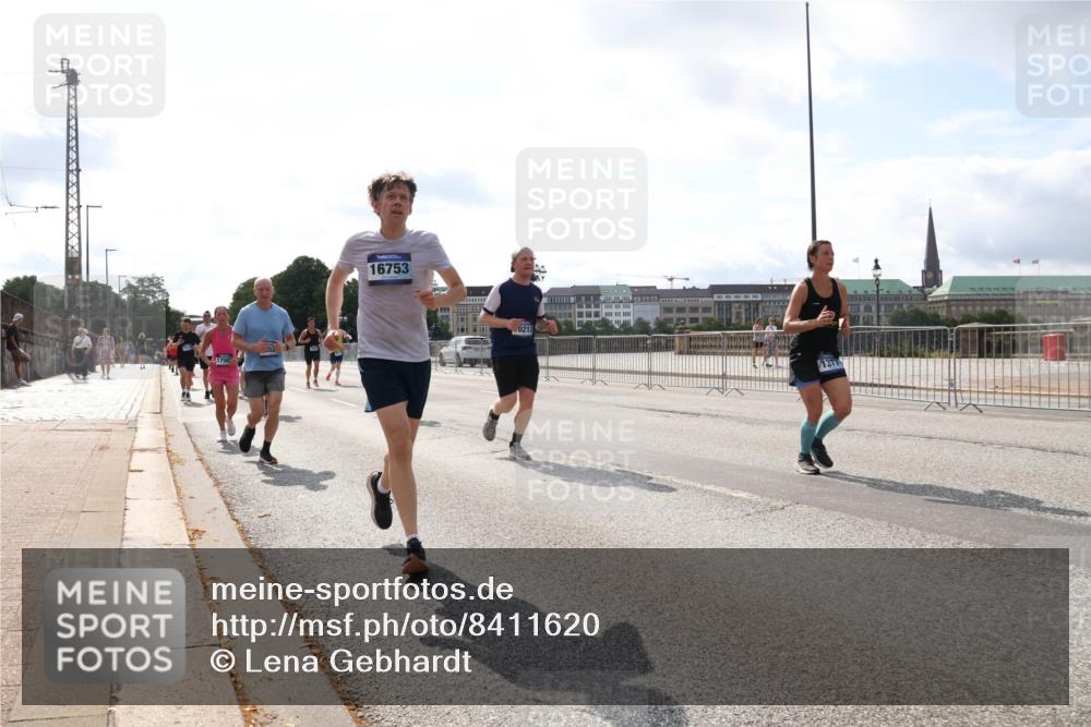 29.06.2025 - hella hamburg halbmarathon Lena Gebhardt http://msf.ph/oto/8411620 29.06.2025 10:04:33 Lombardsbrücke 16753, 0213, 1213, 1316, 1347, 1377, 1674, 2011, 2463, 2628, 2698, 2852, 2979, 3994, 4146, 4293, 4394, 4538, 4587, 5058, 5354, 5365, 5869, 5976, 6142, 6311, 6706, 6709, 8049, 8177, 8217, 9489, 9526, 10100, 10213, 10709, 10756, 10834, 10962, 11511, 11551, 11582, 12004, 12005, 12125, 12924, 12998, 13533, 13625, 14340, 14436, 14917, 15525, 15532, 15678, 16099, 16128, 16145, 16357, 16753, 16989, 16995, 17071, 17113, 17434, 17437, 17814 meine-sportfotos.de