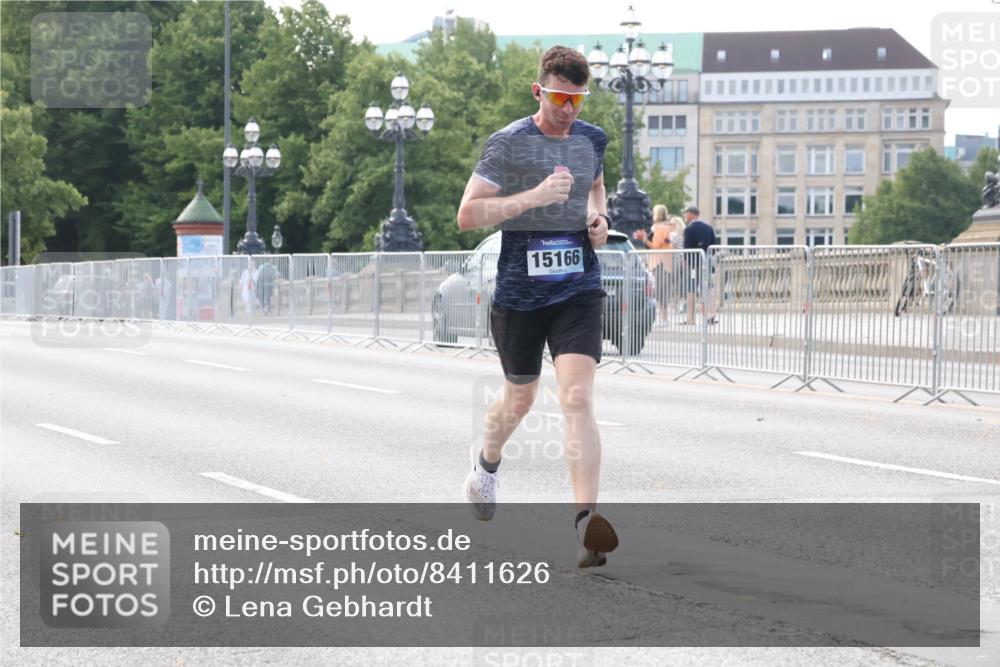 29.06.2025 - hella hamburg halbmarathon Lena Gebhardt http://msf.ph/oto/8411626 29.06.2025 09:39:22 Lombardsbrücke 15166, 4524, 6699, 13016, 14188, 14932, 15166, 16529, 16548, 18694, 18848, 19072 meine-sportfotos.de