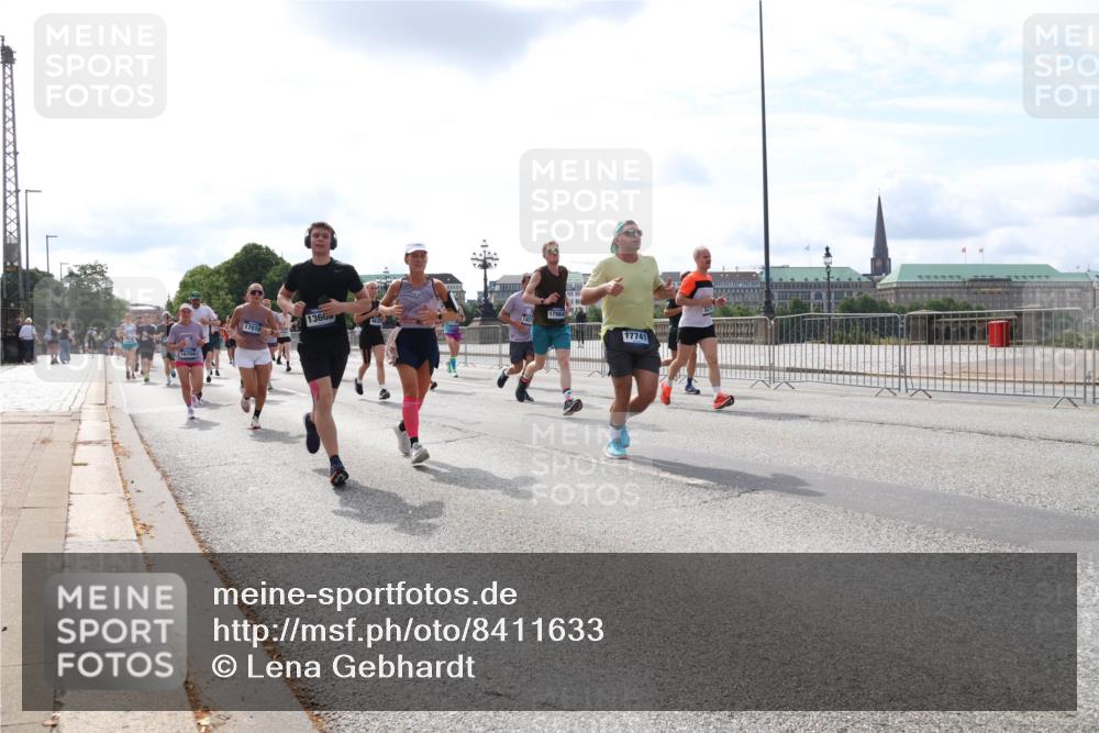 29.06.2025 - hella hamburg halbmarathon Lena Gebhardt http://msf.ph/oto/8411633 29.06.2025 10:17:10 Lombardsbrücke 16704, 17010, 1360, 17984, 17741, 1083, 1117, 1137, 1240, 1298, 1331, 1348, 1356, 1403, 1477, 1553, 1602, 2225, 2860, 2908, 3088, 3176, 3210, 3450, 3464, 3466, 3622, 3802, 3803, 5023, 5036, 5037, 5390, 5929, 5930, 5995, 6126, 6128, 6328, 6520, 6522, 6742, 6941, 6948, 7011, 7114, 7115, 7257, 7345, 7360, 7376, 7410, 7445, 7647, 7924, 7928, 7945, 8210, 8253, 8263, 8309, 8351, 8433, 8513, 8558, 8619, 8895, 8983, 9091, 9152, 9208, 9259, 9332, 9492 meine-sportfotos.de