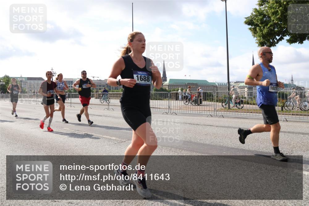 29.06.2025 - hella hamburg halbmarathon Lena Gebhardt http://msf.ph/oto/8411643 29.06.2025 09:50:23 Lombardsbrücke 6458, 6649, 1688, 1021, 1209, 1358, 1615, 1675, 1688, 1697, 1700, 1800, 1803, 1882, 2415, 2568, 2675, 2719, 2826, 3332, 3530, 4205, 4229, 4380, 4398, 4823, 5248, 5409, 5436, 5472, 5508, 5745, 5791, 5803, 6123, 6458, 6529, 6649, 6682, 6704, 7026, 7495, 7774, 8450, 8629, 8925, 8958, 9017, 9116, 9294, 9302, 9365, 9711, 9979, 10218, 10894, 10922, 11281, 11379, 11767, 12292, 12327, 12540, 12554, 12895, 13457, 13725, 14560 meine-sportfotos.de