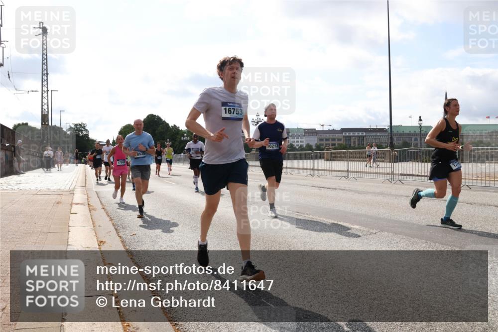 29.06.2025 - hella hamburg halbmarathon Lena Gebhardt http://msf.ph/oto/8411647 29.06.2025 10:04:33 Lombardsbrücke 17569, 8525, 16753, 10213, 1213, 1316, 1347, 1377, 1674, 2011, 2463, 2628, 2698, 2852, 2979, 3994, 4146, 4293, 4394, 4538, 4587, 5058, 5354, 5365, 5869, 5976, 6142, 6311, 6706, 6709, 8049, 8177, 8217, 9489, 9526, 10100, 10213, 10709, 10756, 10834, 10962, 11511, 11551, 11582, 12004, 12005, 12125, 12924, 12998, 13533, 13625, 14340, 14436, 14917, 15525, 15532, 15678, 16099, 16128, 16145, 16357, 16753, 16989, 16995, 17071, 17113, 17434, 17437, 17814 meine-sportfotos.de