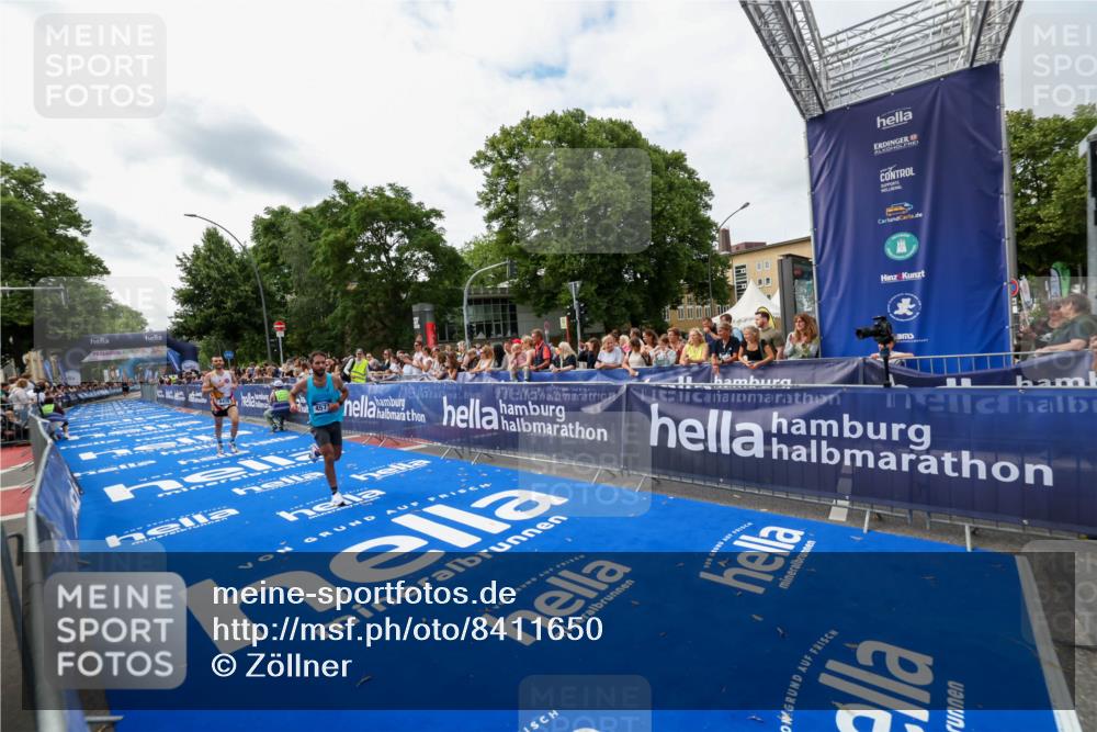 29.06.2025 - hella hamburg halbmarathon Zöllner http://msf.ph/oto/8411650 29.06.2025 10:22:28 Ziel 4571, 9475 meine-sportfotos.de