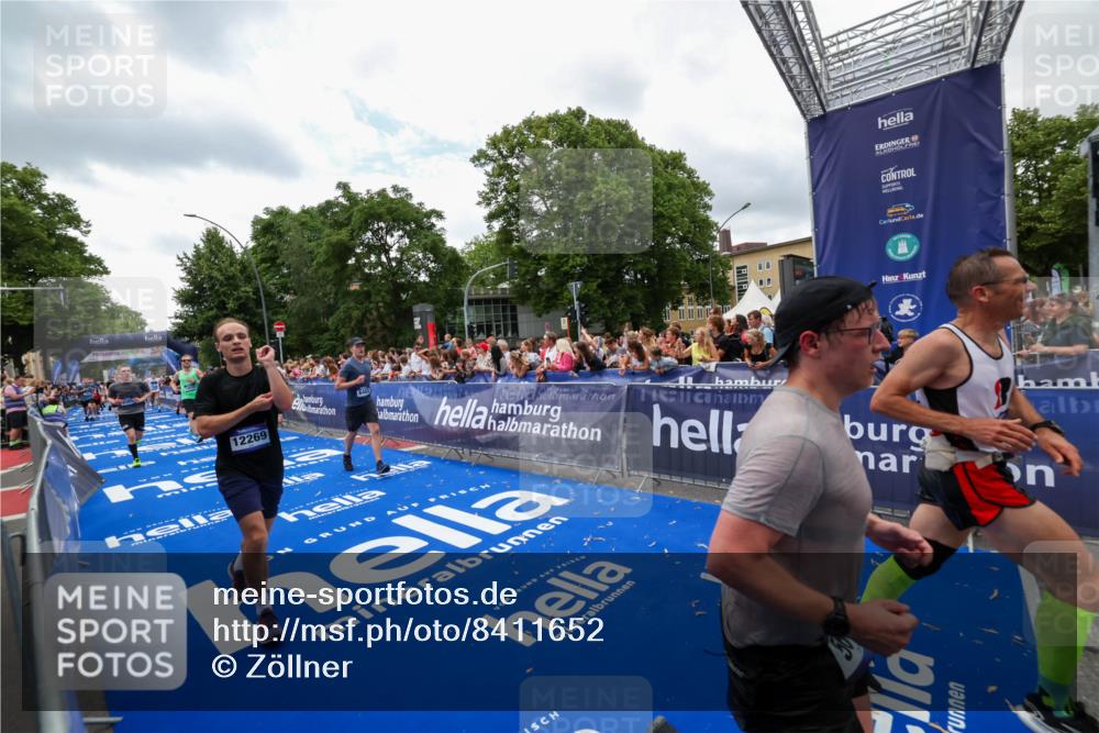 29.06.2025 - hella hamburg halbmarathon Zöllner http://msf.ph/oto/8411652 29.06.2025 10:46:10 Ziel 1759, 2707, 3087, 5648, 6460, 7450, 7961, 9585, 11125, 11936, 12269, 13630, 14804, 16136, 16466, 16475, 18081, 18702 meine-sportfotos.de