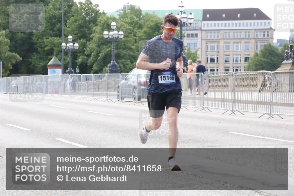 29.06.2025 - hella hamburg halbmarathon Lena Gebhardt http://msf.ph/oto/8411658 29.06.2025 09:39:22 Lombardsbrücke 15166, 4524, 6699, 13016, 14188, 14932, 15166, 16529, 16548, 18694, 18848, 19072 meine-sportfotos.de