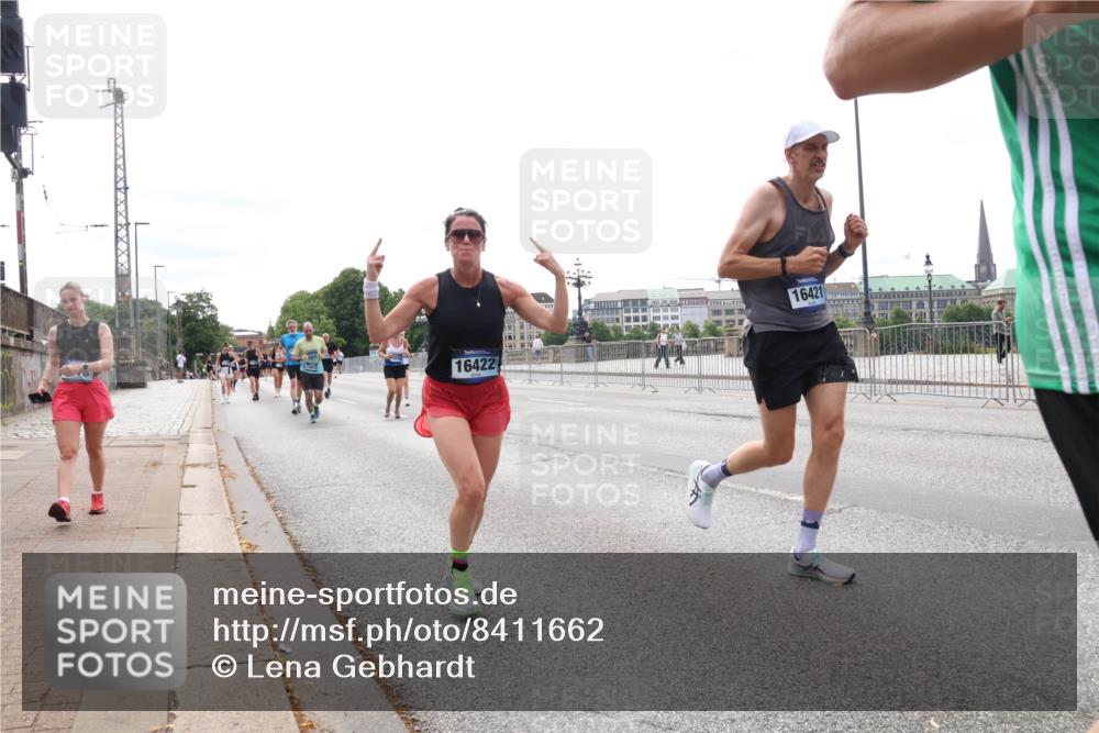 29.06.2025 - hella hamburg halbmarathon Lena Gebhardt http://msf.ph/oto/8411662 29.06.2025 10:25:27 Lombardsbrücke 16422, 16421, 1093, 1305, 1481, 1627, 1740, 2000, 2278, 3343, 3920, 3961, 3963, 4378, 5028, 5564, 5814, 6869, 7778, 8083, 8881, 8962, 9573, 9811, 9927, 10845, 10846, 11157, 11400, 11662, 11921, 12505, 13510, 13653, 13842, 14086, 14649, 14936, 15016, 15119, 15153, 15283, 15679, 16289, 16354, 16381, 16421, 16422, 17185, 17954 meine-sportfotos.de
