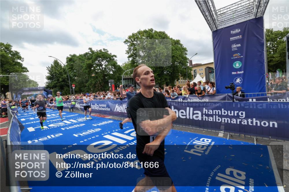29.06.2025 - hella hamburg halbmarathon Zöllner http://msf.ph/oto/8411666 29.06.2025 10:46:10 Ziel 1759, 2707, 3087, 5648, 6460, 7450, 7961, 9585, 11125, 11936, 12269, 13630, 14804, 16136, 16466, 16475, 18081, 18702 meine-sportfotos.de