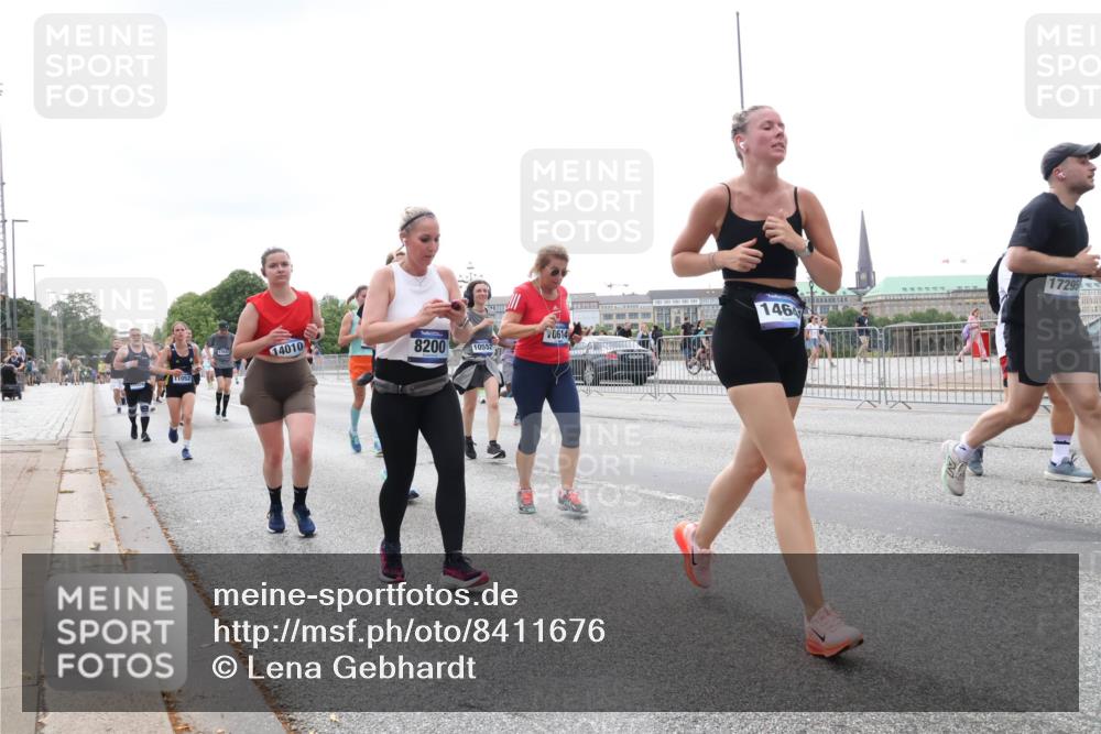29.06.2025 - hella hamburg halbmarathon Lena Gebhardt http://msf.ph/oto/8411676 29.06.2025 10:51:09 Lombardsbrücke 14010, 8200, 10552, 11052, 0614, 146, 17295, 1129, 1203, 1208, 1404, 1478, 1617, 1930, 2200, 2202, 2358, 2380, 2484, 2485, 2859, 3184, 3229, 3647, 3934, 4156, 4652, 4713, 4771, 4848, 4878, 4920, 5286, 5289, 5357, 5394, 5530, 6178, 6961, 7012, 7133, 7141, 7161, 7769, 7770, 7771, 7825, 8040, 8200, 8410, 8672, 8779, 8833, 8986, 9096, 9166, 9167, 9168, 9582, 9583, 9763, 10029, 10437, 10552, 10614, 10636, 11034, 11052, 11252, 11575, 11577, 12392, 12393, 14534 meine-sportfotos.de