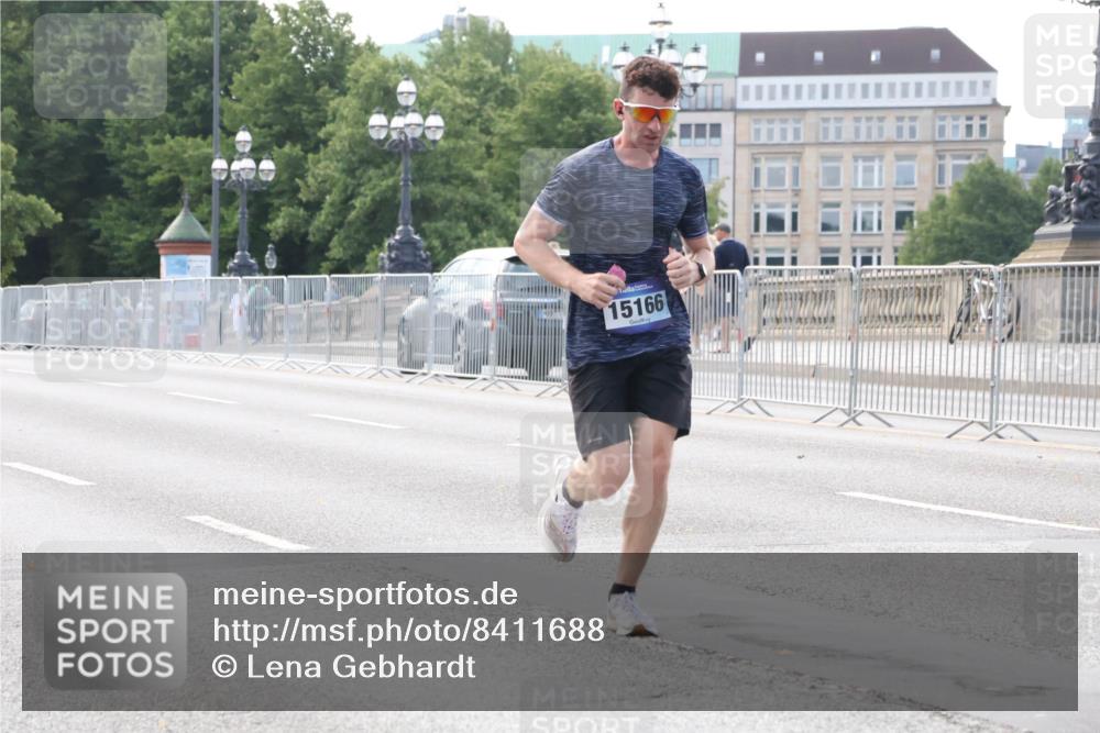 29.06.2025 - hella hamburg halbmarathon Lena Gebhardt http://msf.ph/oto/8411688 29.06.2025 09:39:22 Lombardsbrücke 15166, 4524, 6699, 13016, 14188, 14932, 15166, 16529, 16548, 18694, 18848, 19072 meine-sportfotos.de
