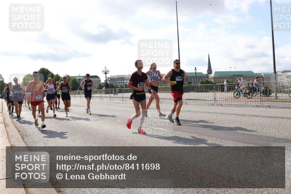 29.06.2025 - hella hamburg halbmarathon Lena Gebhardt http://msf.ph/oto/8411698 29.06.2025 09:50:24 Lombardsbrücke 16697, 6529, 1379, 1692, 6649, 9365, 11619, 1209, 1358, 1615, 1675, 1688, 1697, 1700, 1800, 1803, 1882, 2415, 2568, 2675, 2719, 2826, 3332, 3530, 4205, 4229, 4380, 4398, 4823, 5248, 5409, 5436, 5472, 5508, 5745, 5791, 5803, 6123, 6458, 6529, 6649, 6682, 6704, 7026, 7495, 7774, 8450, 8629, 8925, 8958, 9017, 9116, 9294, 9302, 9365, 9711, 9979, 10218, 10894, 10922, 11281, 11379, 11767, 12292, 12327, 12540, 12554, 12895, 13457, 13725, 14560 meine-sportfotos.de