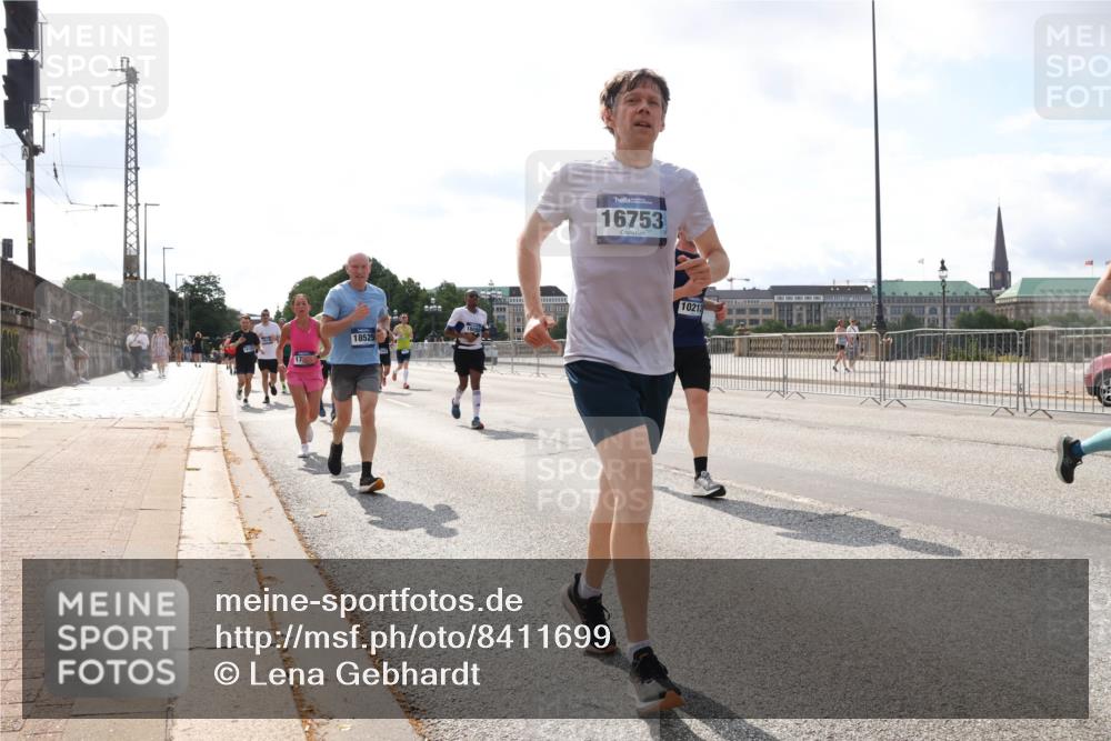 29.06.2025 - hella hamburg halbmarathon Lena Gebhardt http://msf.ph/oto/8411699 29.06.2025 10:04:33 Lombardsbrücke 17, 18525, 16753, 10213, 1213, 1316, 1347, 1377, 1674, 2011, 2463, 2628, 2698, 2852, 2979, 3994, 4146, 4293, 4394, 4538, 4587, 5058, 5354, 5365, 5869, 5976, 6142, 6311, 6706, 6709, 8049, 8177, 8217, 9489, 9526, 10100, 10213, 10709, 10756, 10834, 10962, 11511, 11551, 11582, 12004, 12005, 12125, 12924, 12998, 13533, 13625, 14340, 14436, 14917, 15525, 15532, 15678, 16099, 16128, 16145, 16357, 16753, 16989, 16995, 17071, 17113, 17434, 17437, 17814 meine-sportfotos.de