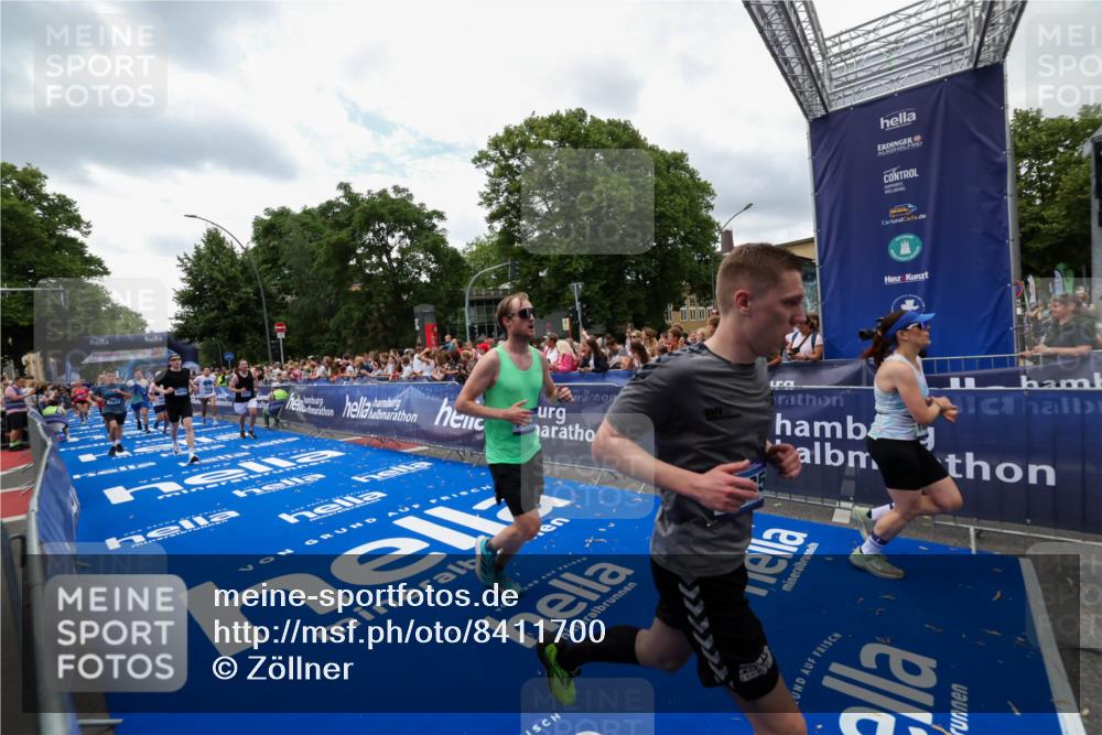 29.06.2025 - hella hamburg halbmarathon Zöllner http://msf.ph/oto/8411700 29.06.2025 10:46:12 Ziel 1759, 2707, 3087, 6460, 7450, 7961, 9585, 11094, 11125, 13630, 14804, 16136, 16466, 16475, 18702, 18797 meine-sportfotos.de